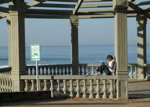 girl-reading-93985-m